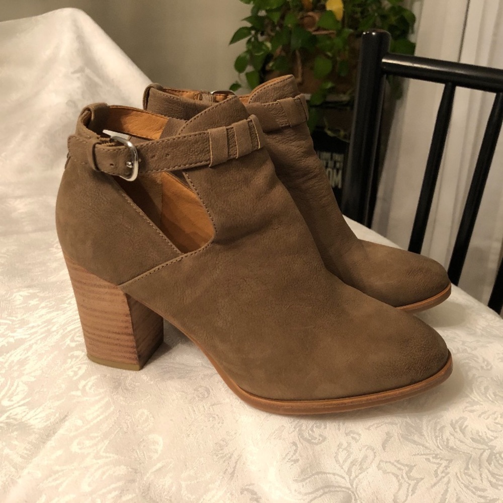 Via Spiga Ankle Booties